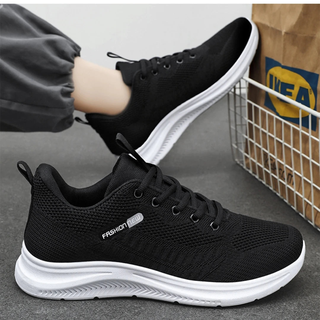 New men's sports shoes for walking